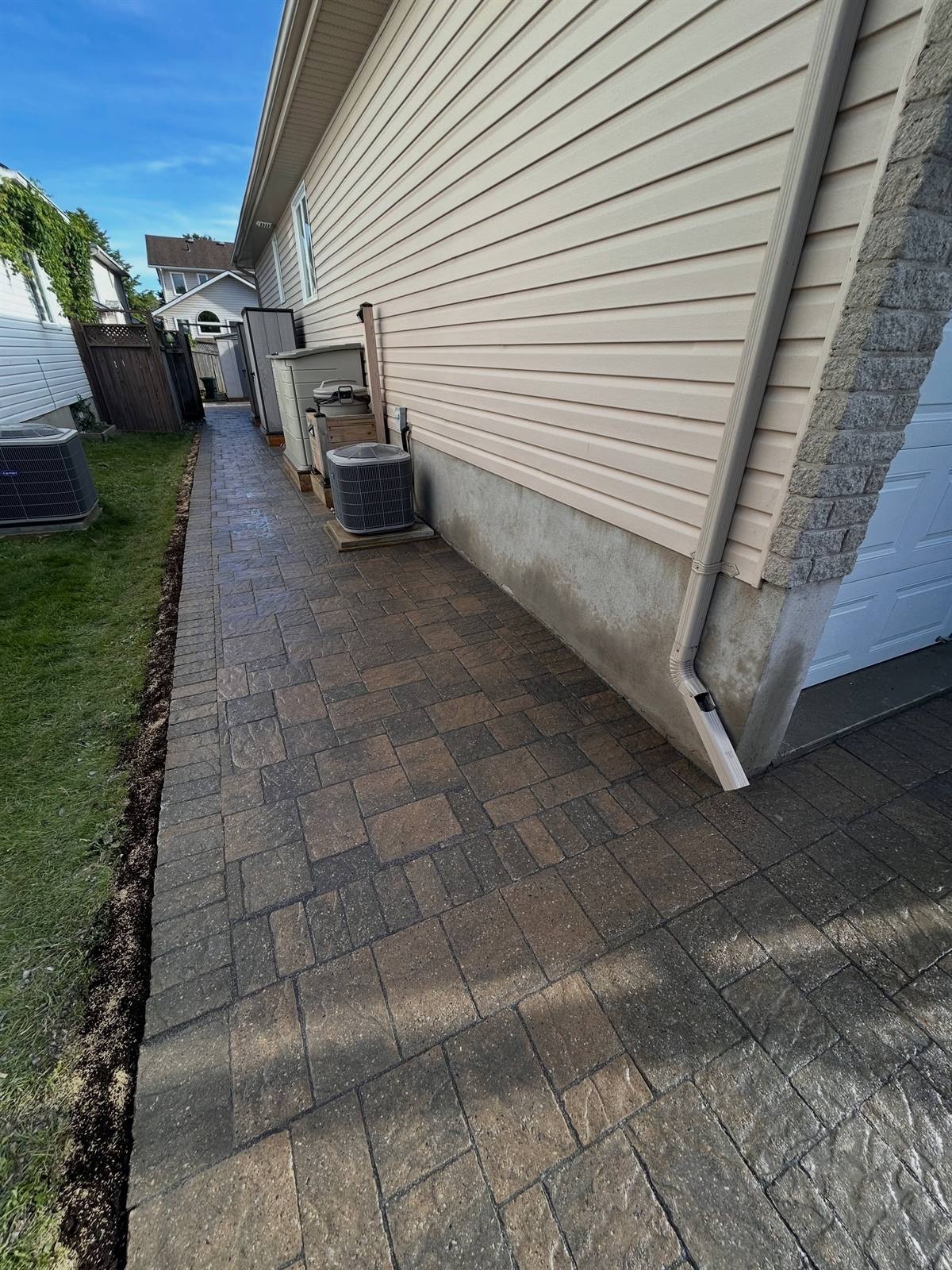Side-yard interlock walkway installed by Gonzo Construction in the Kingston area